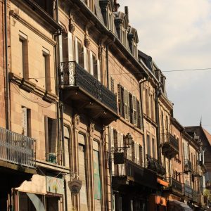 Rue Carnot de Luxeuil : la rue des 52 balcons
