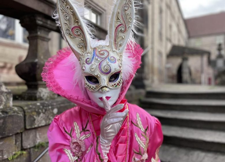 Venise à Luxeuil : Parade en costumes vénitiens